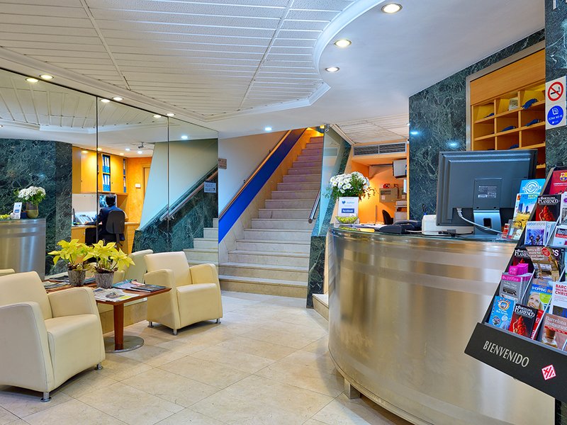 03-hotel-barcelona-sercotel-azul-recepcion