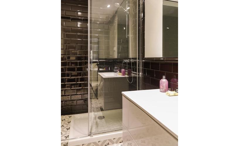 bano-en-estudio-loft-4-2-urbanvida-la-latina2-816x500